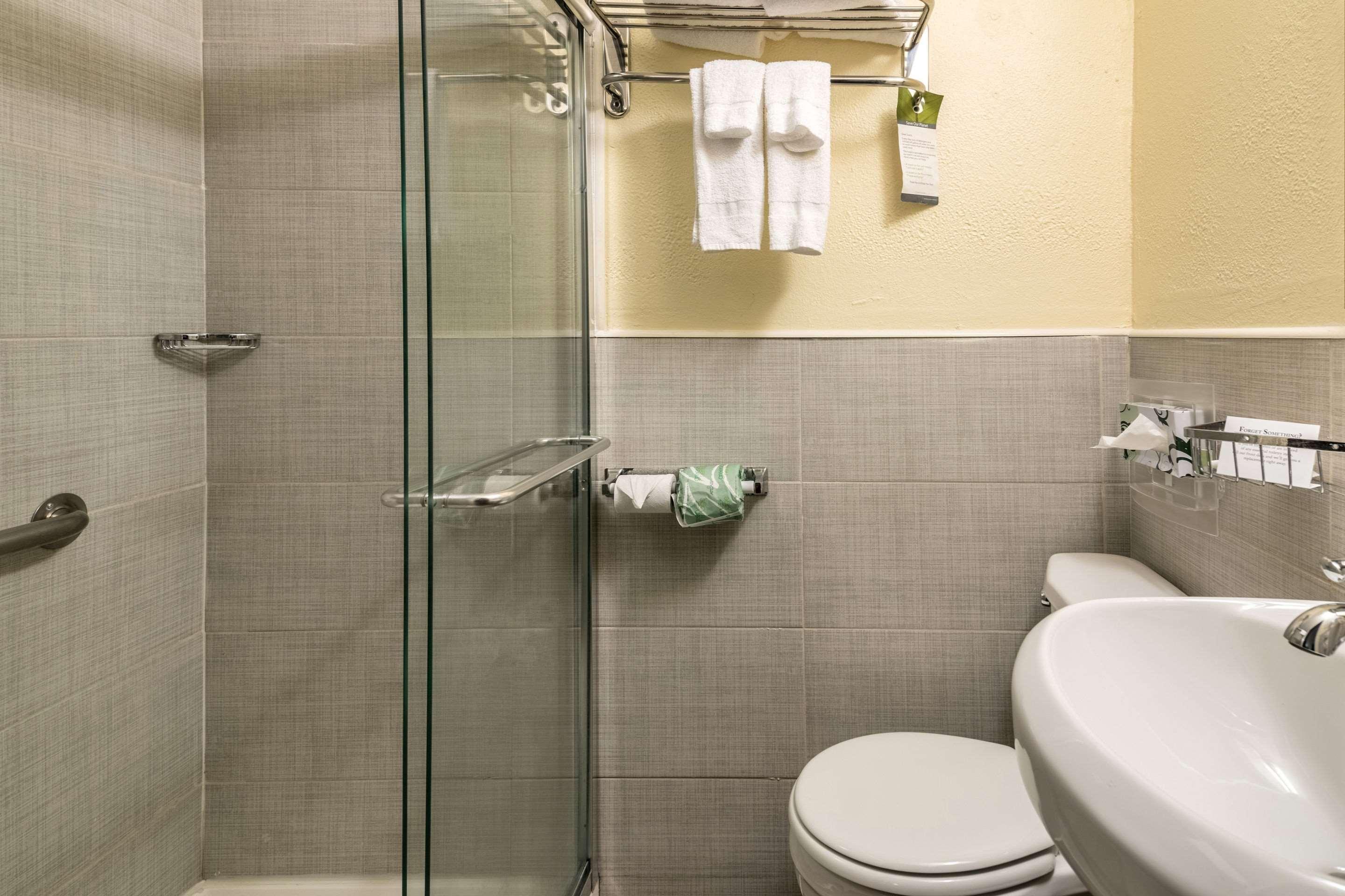 Econo Lodge Rutland City Near Hwy 7 מראה חיצוני תמונה