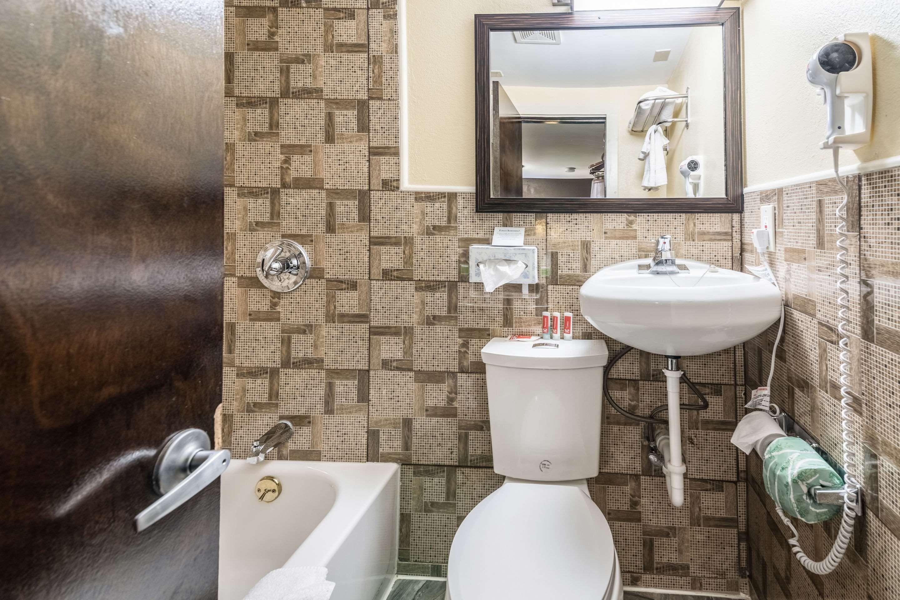 Econo Lodge Rutland City Near Hwy 7 מראה חיצוני תמונה